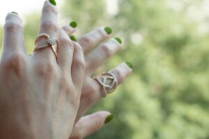 На каком пальце носить кольцо